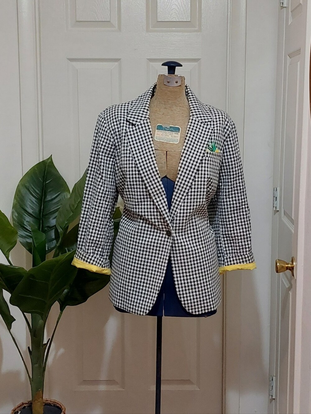 Rafaella Black and White Gingham Blazer with Yellow Lining Size 1X